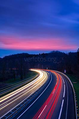 Luces de coche en la A15 por la noche, Gipuzkoa
