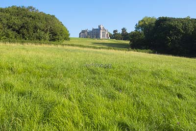 El castillo de Abbadie. El castillo de Abbadie es un château francés del siglo XIX, situado en la localidad de Hendaya